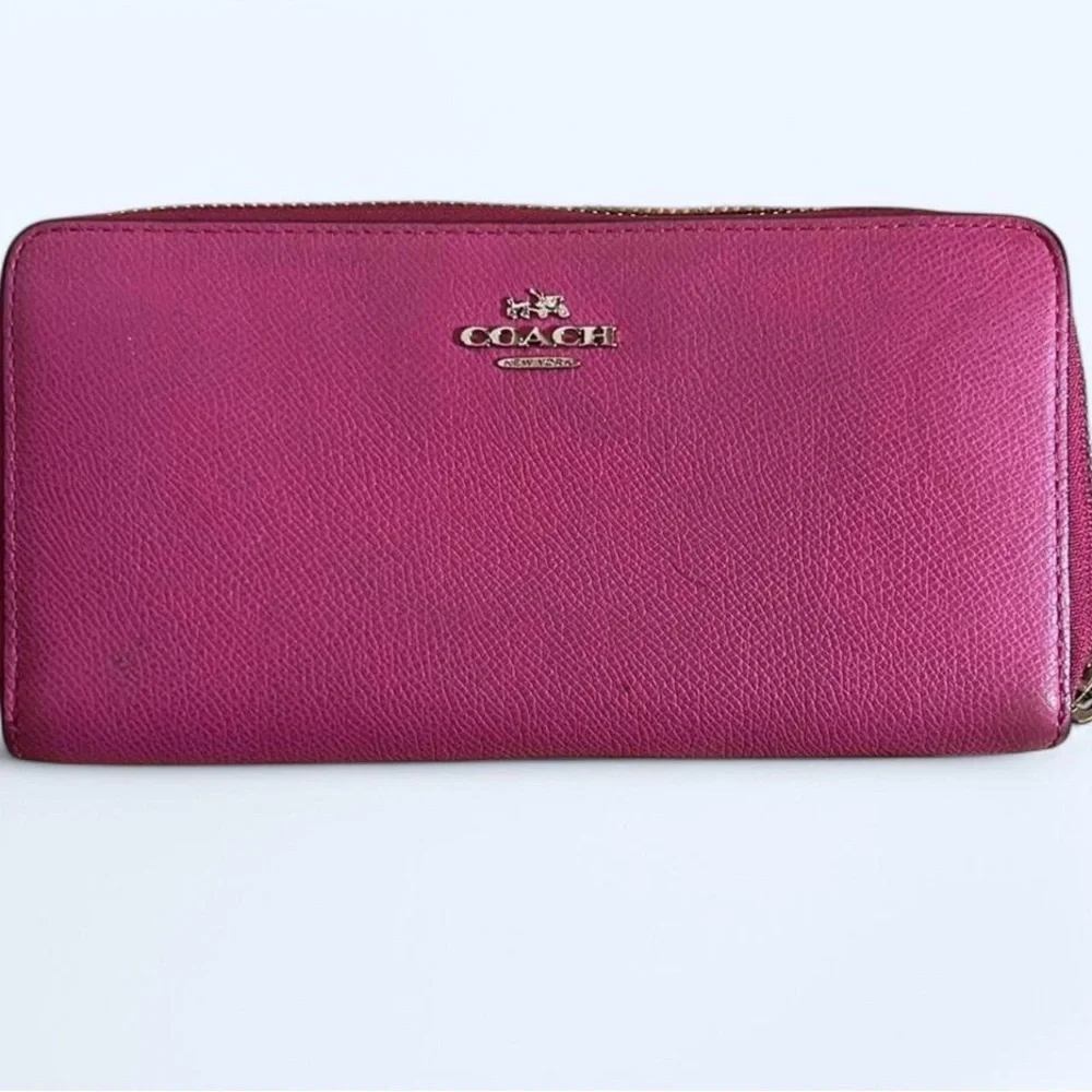 Coach - Picture 5 of 16